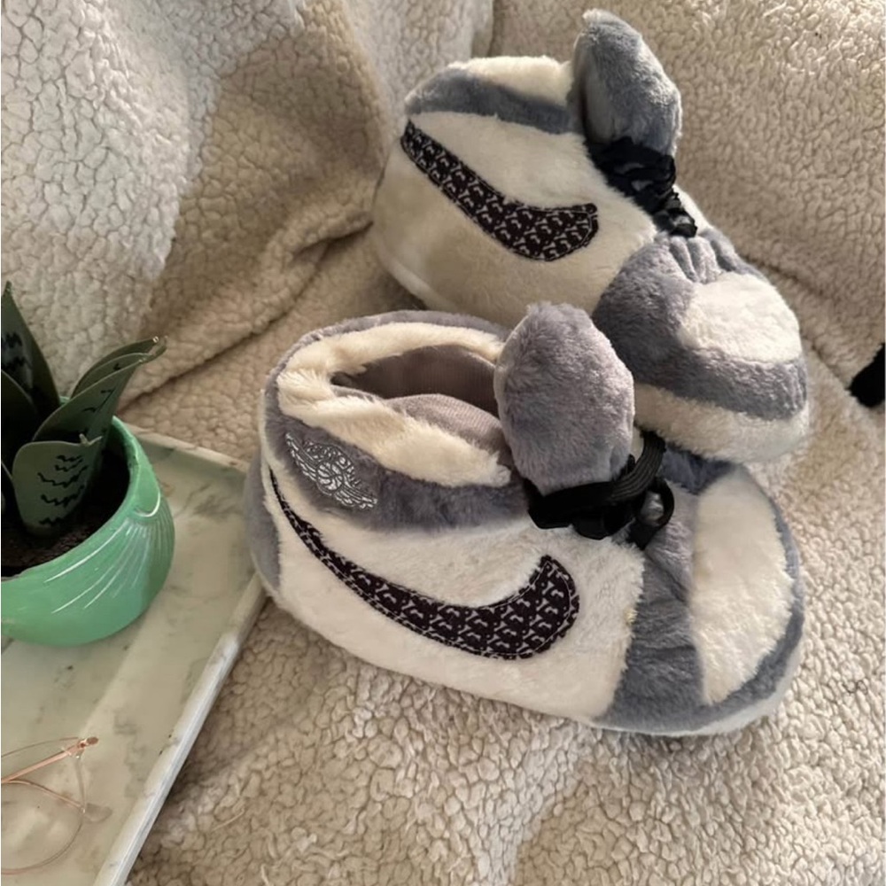 Nike Plush Gray and White Women's Slippers